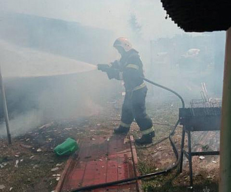 В Вичугском районе сгорели баня, гараж и машина
